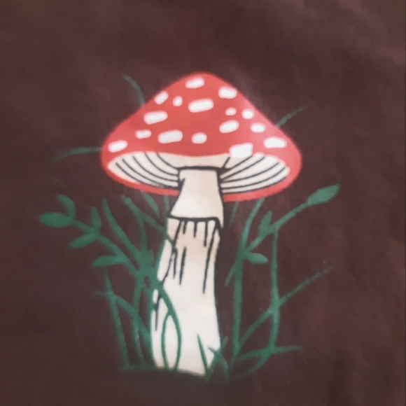 Juniors Mushroom Crop Top - Picture 3 of 4